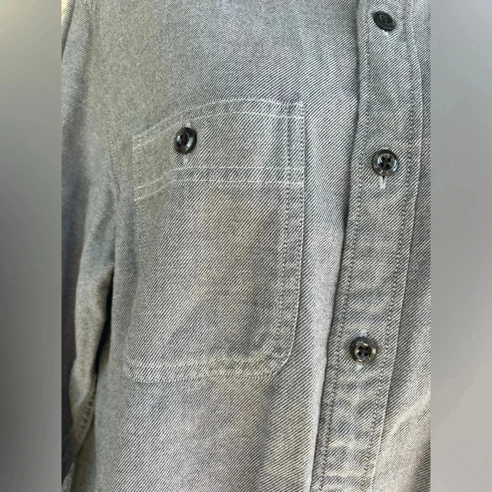 J.Crew men’s button down shirt color gray size M front chest pockets preloved